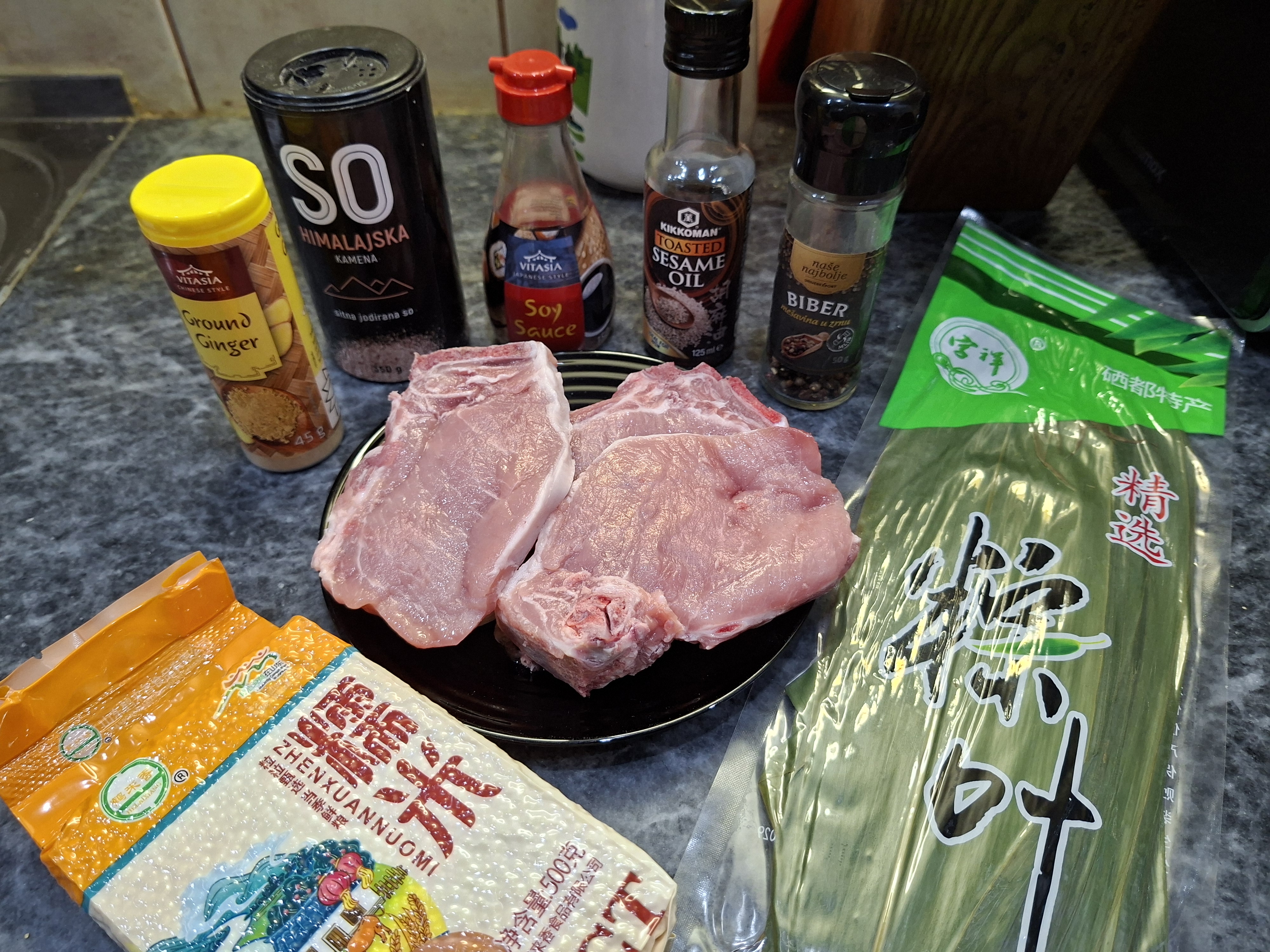 Sastojci potrebni za pripremu zongzi - kineskim kolačića od pirinča